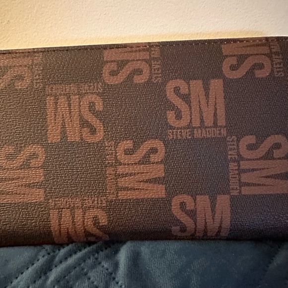 Steve Madden Logo Wallet in Brown and Red - Picture 4 of 8